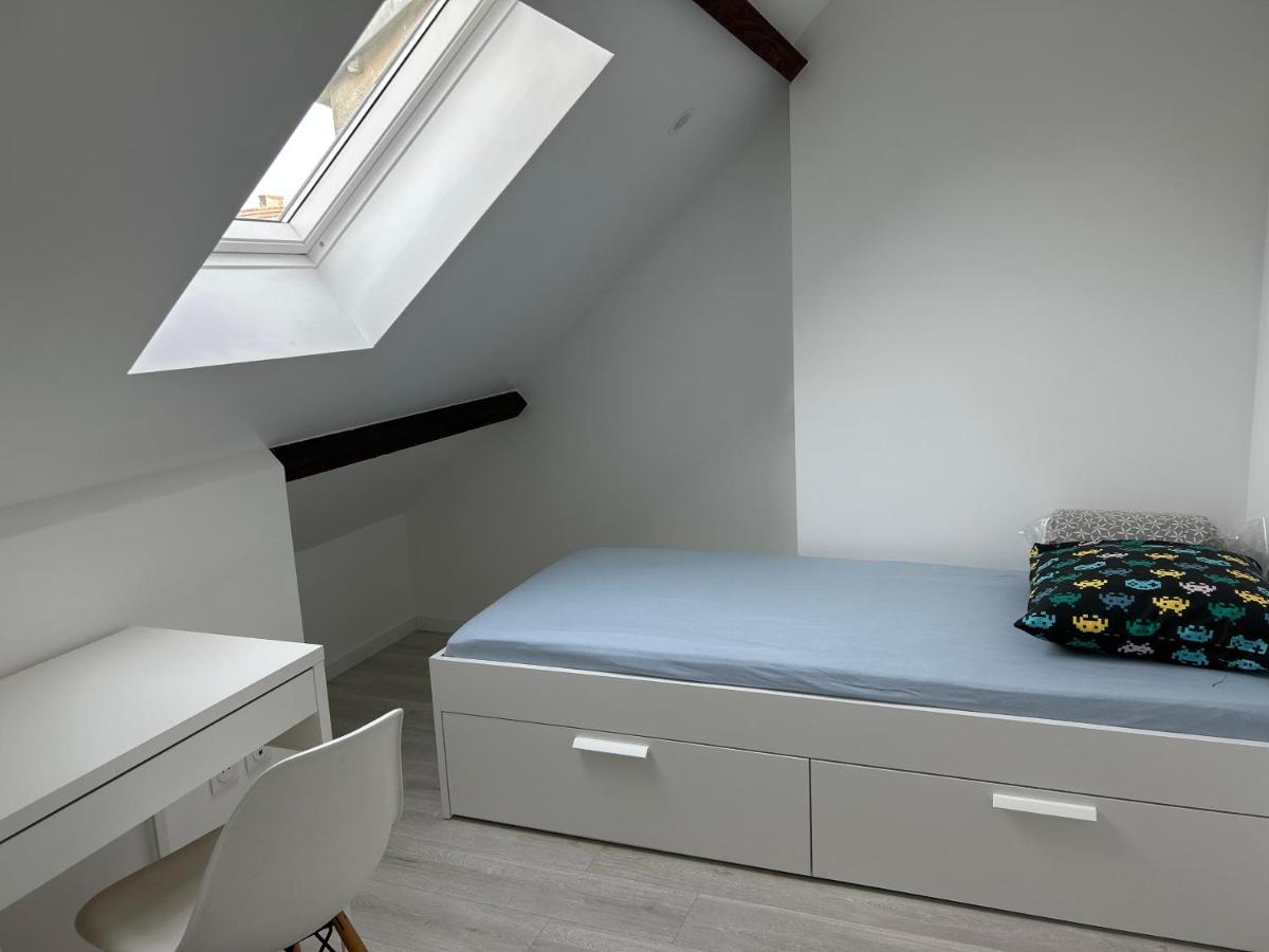 F3 Au Grenier D'une Maison Appartement Massy (Essonne)