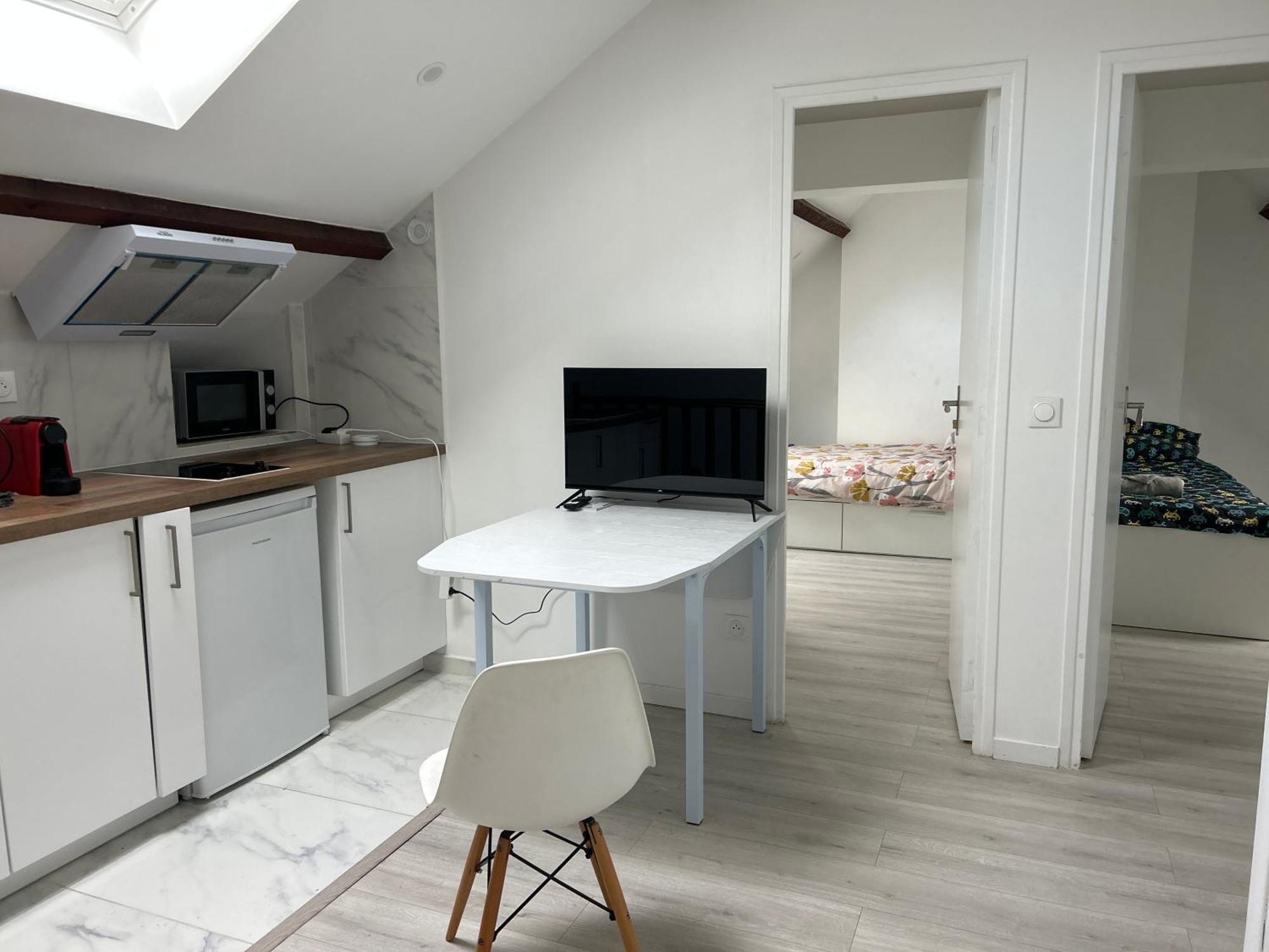 F3 Au Grenier D'une Maison Massy (Essonne)